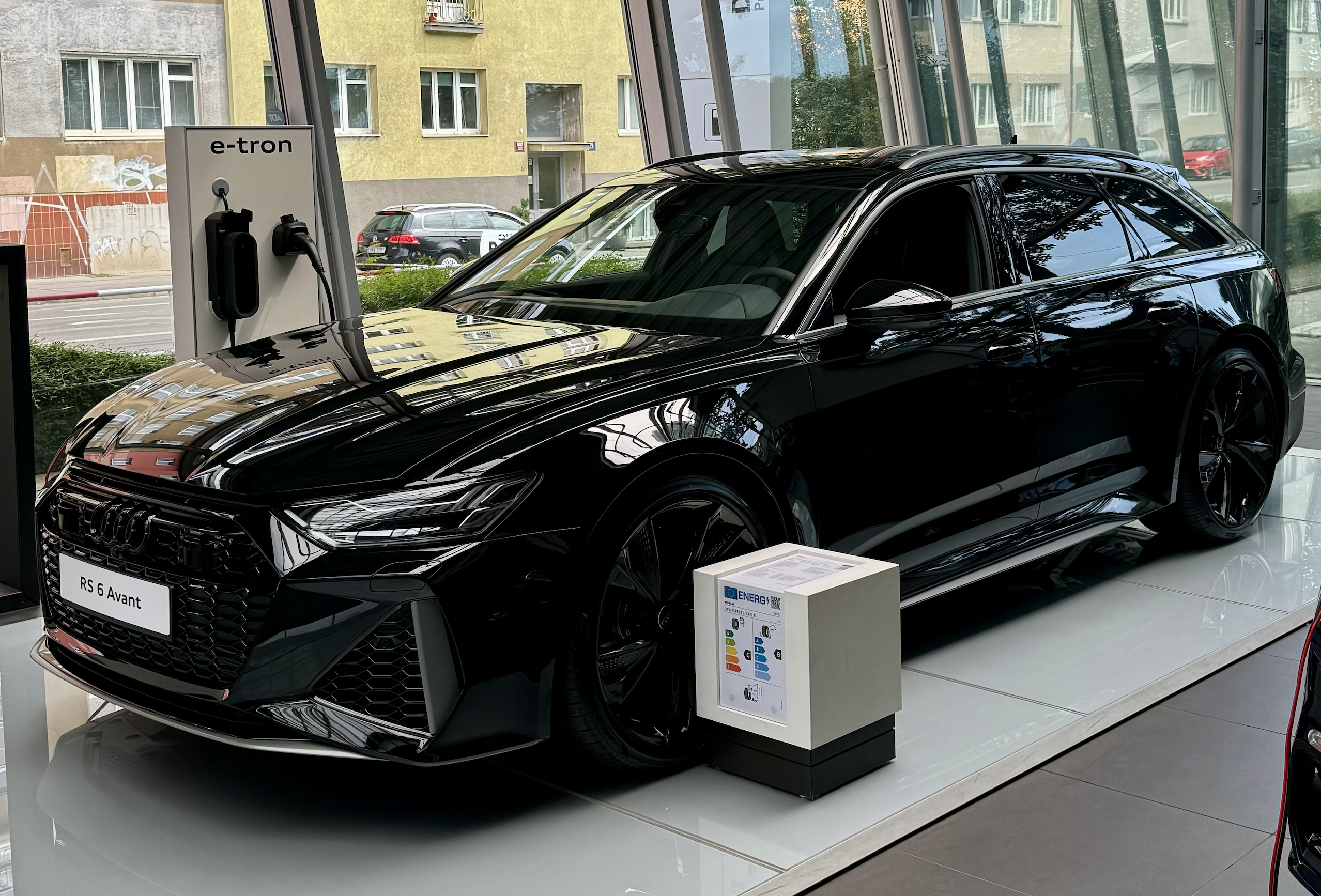 Audi RS6 PERFORMANCE AVANT | nové české auto skladem | supersportovní benzínový kombík | PERFORMANCE  | V8 biturbo 630 koní | skvělá výbava | české auto | nákup online | auto eshop | AUTOiBUY.com